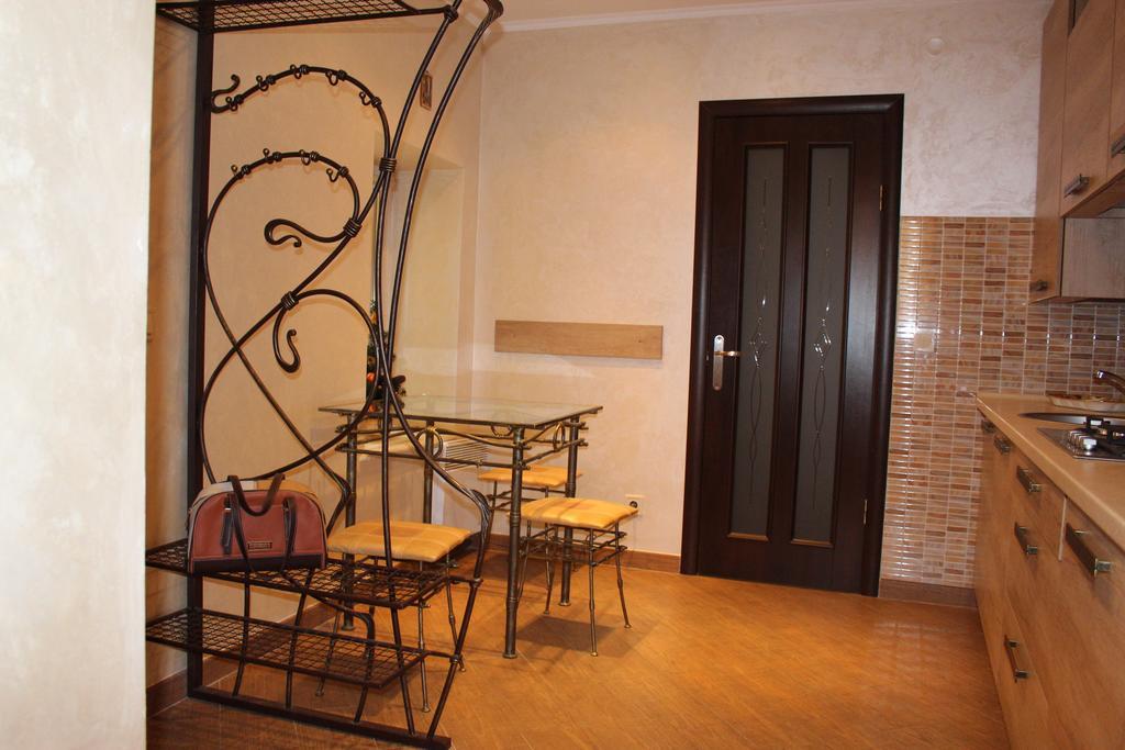Apartment Roksolana 2 Lviv Kültér fotó